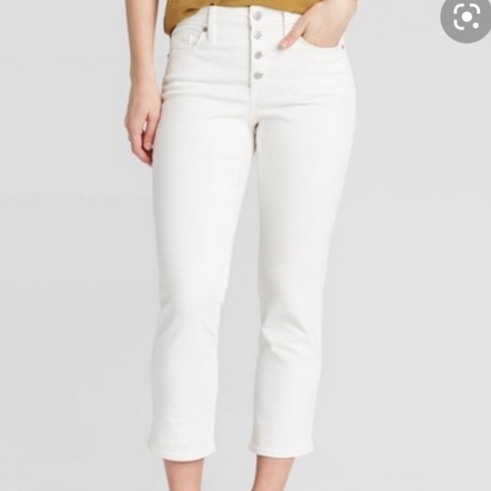 Cream/white ankle cropped, high-waisted button skinny jeans